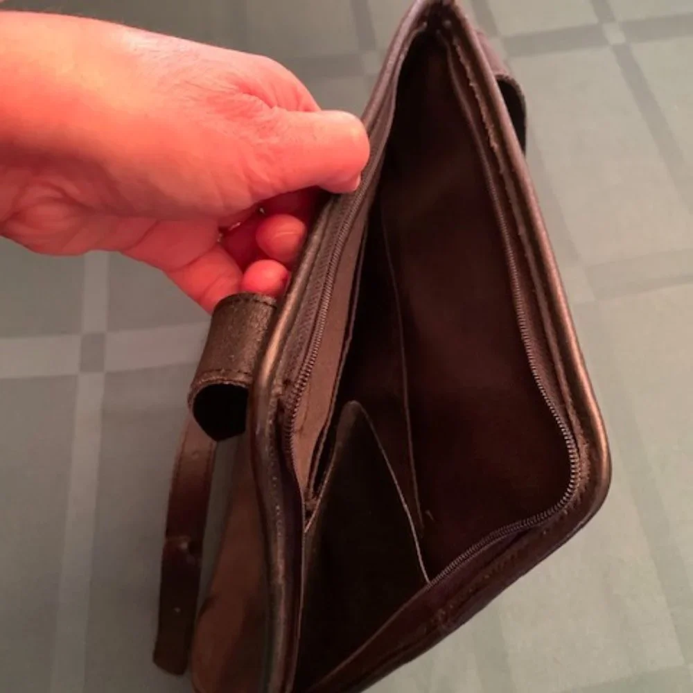 🎉HP🎉Vintage Leather Longchamp shoulder bag - Picture 10 of 16